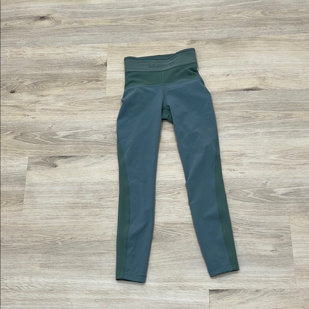 Lululemon License to Train High-Rise Tight 25" *Logo